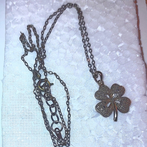 Sterling Silver Clover Leaf Pendant - Picture 15 of 16